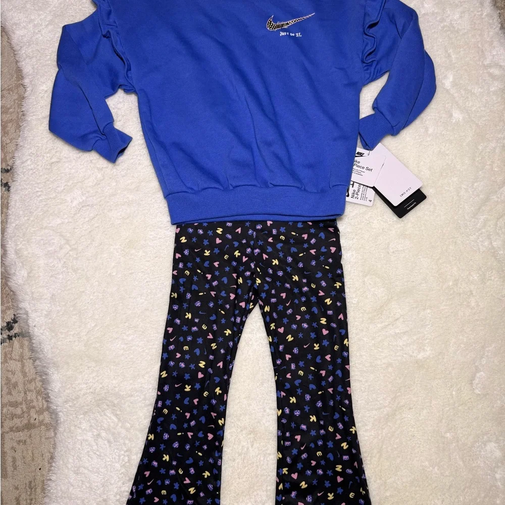 NWT- Nike Girls' Toddler Essentials All-Over Print Femme Sweatshirt/Leggings 4 - Picture 3 of 10